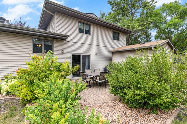 681 Cottonwood Court, West Fargo, ND 58078