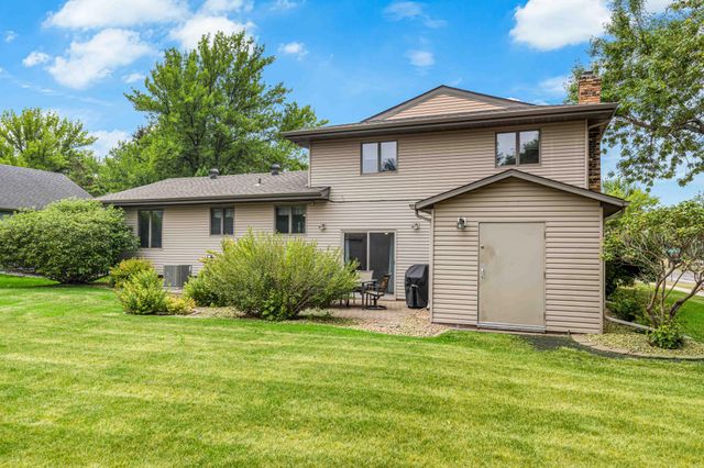 681 Cottonwood Court, West Fargo, ND 58078