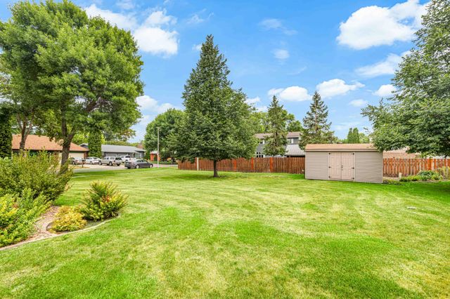 681 Cottonwood Court, West Fargo, ND 58078