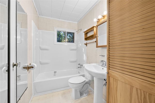 1660 The Cir, Canton Twp, PA 15301