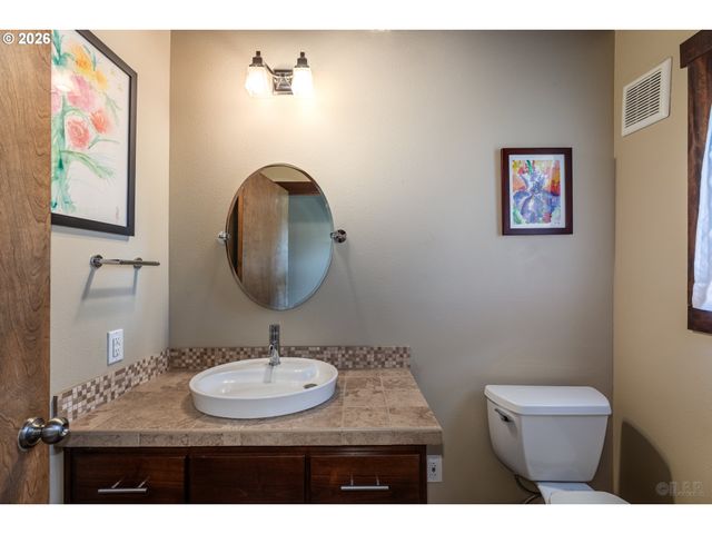 33506 RODNEY St, Warren, OR 97053