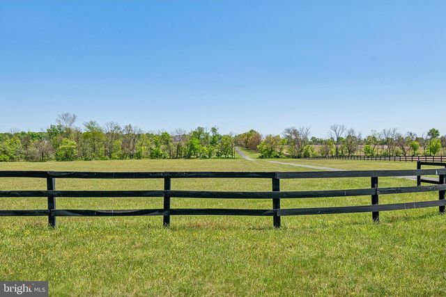 15028 MERRITT FARM LN, Leesburg, VA 20176