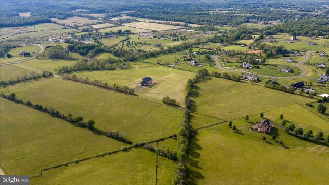 15028 MERRITT FARM LN, Leesburg, VA 20176
