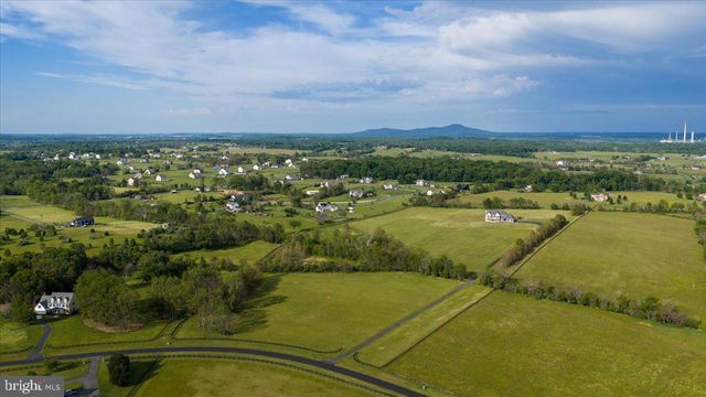 15028 MERRITT FARM LN, Leesburg, VA 20176
