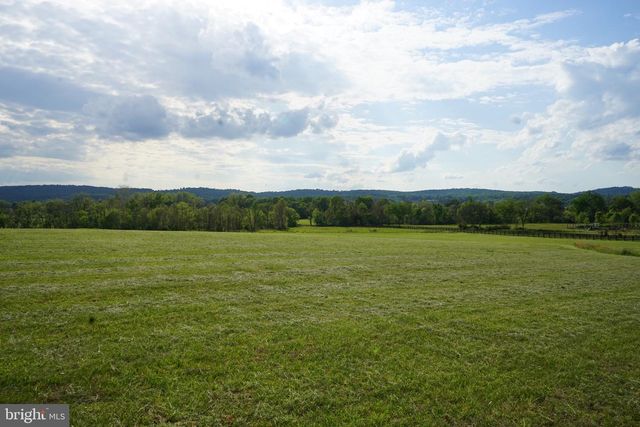 15028 MERRITT FARM LN, Leesburg, VA 20176