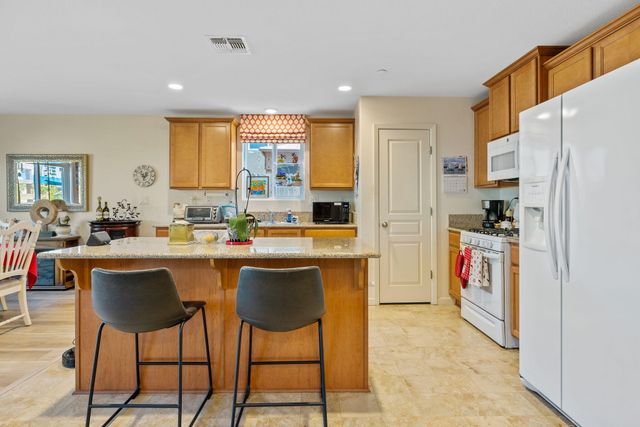 1646 N Arroyo Court, Visalia, CA 93292