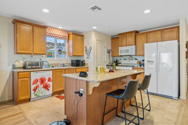 1646 N Arroyo Court, Visalia, CA 93292