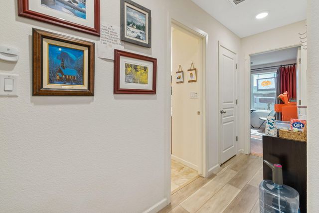 1646 N Arroyo Court, Visalia, CA 93292