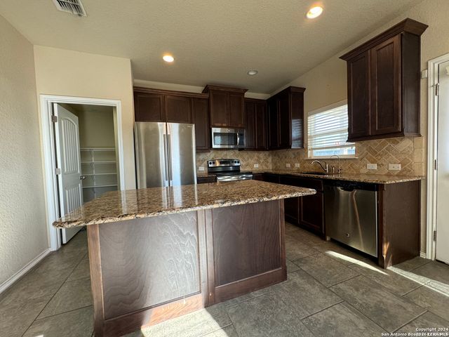 9634 Legislation, Converse, TX 78109