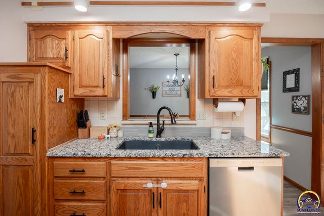 2831 SW Bingham RD, Topeka, KS 66614