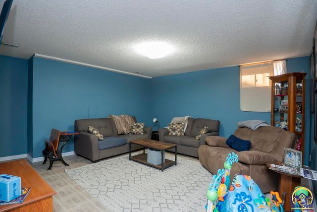 2831 SW Bingham RD, Topeka, KS 66614