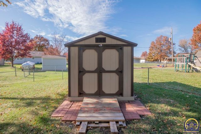 2831 SW Bingham RD, Topeka, KS 66614