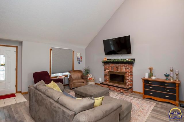 2831 SW Bingham RD, Topeka, KS 66614