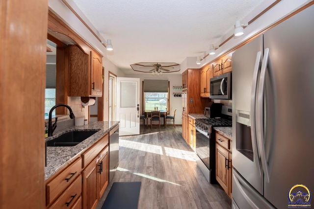 2831 SW Bingham RD, Topeka, KS 66614