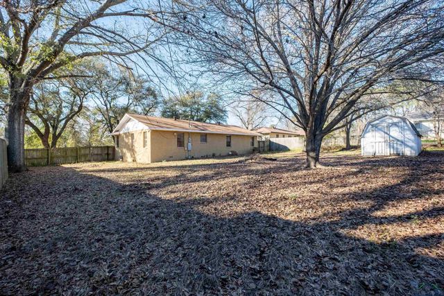 500 Avalon Drive, Gladewater, TX 75647
