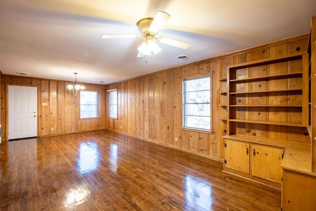 500 Avalon Drive, Gladewater, TX 75647