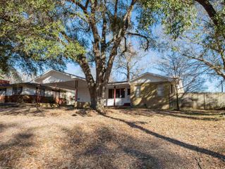 500 Avalon Drive, Gladewater, TX 75647