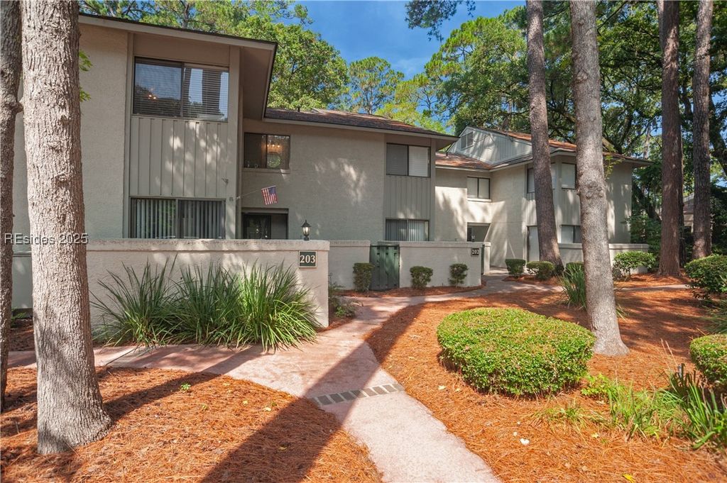 90 Gloucester Rd Apt 203, Hilton Head Island, SC 29928