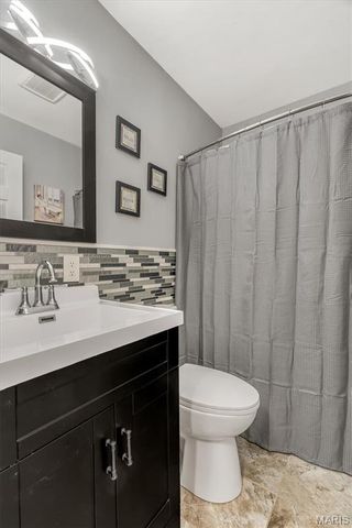 9866 Dennis Drive, St Louis, MO 63136