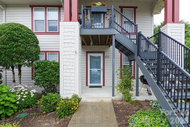 1405 Deermouse Way, Hendersonville, NC 28792