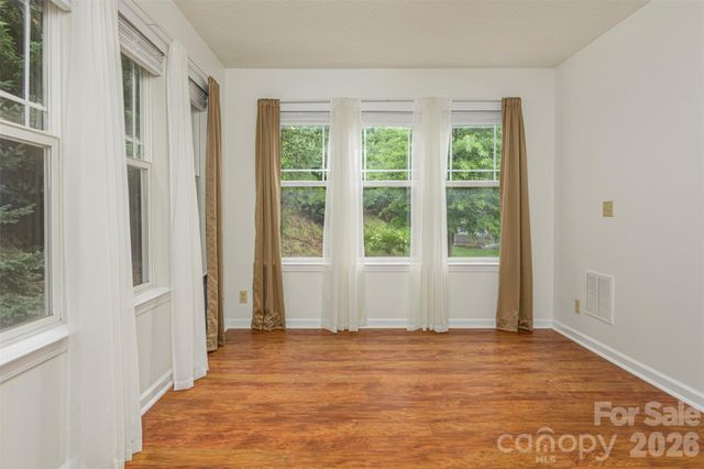 1405 Deermouse Way, Hendersonville, NC 28792