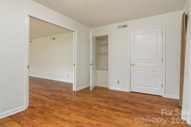 1405 Deermouse Way, Hendersonville, NC 28792