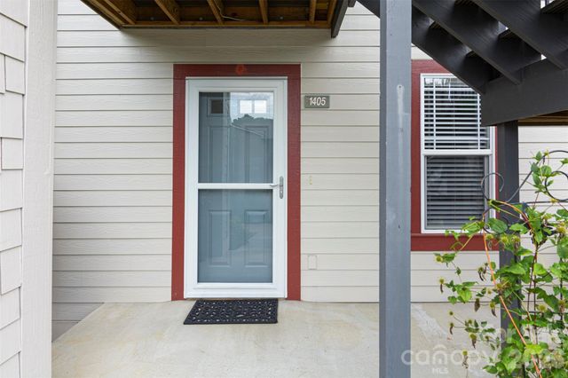 1405 Deermouse Way, Hendersonville, NC 28792