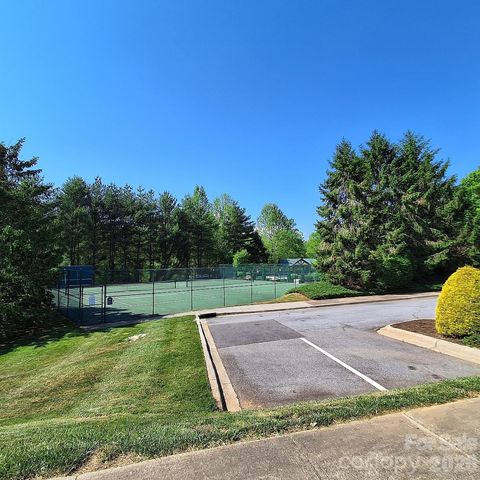 1405 Deermouse Way, Hendersonville, NC 28792