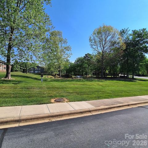 1405 Deermouse Way, Hendersonville, NC 28792