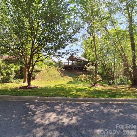 1405 Deermouse Way, Hendersonville, NC 28792
