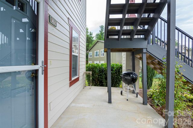 1405 Deermouse Way, Hendersonville, NC 28792