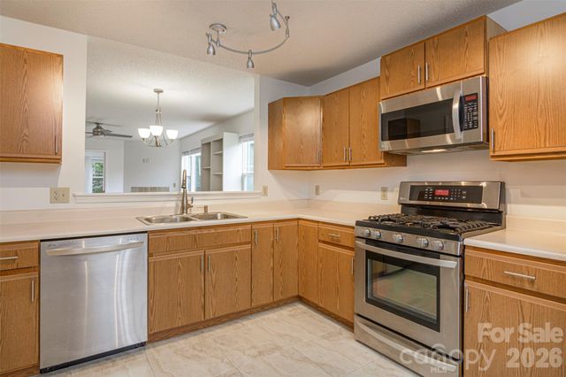 1405 Deermouse Way, Hendersonville, NC 28792