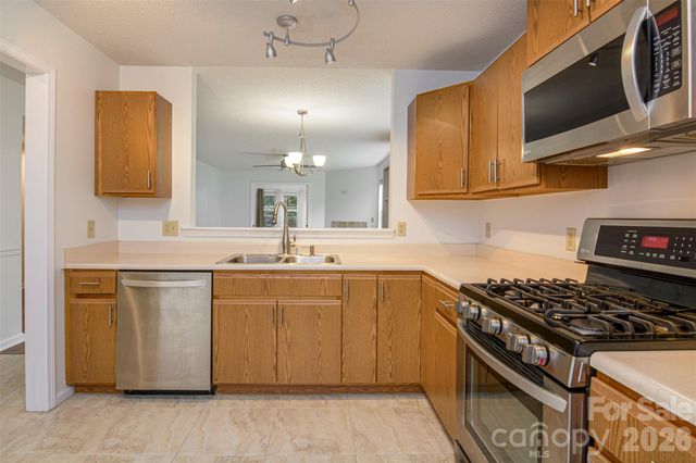 1405 Deermouse Way, Hendersonville, NC 28792