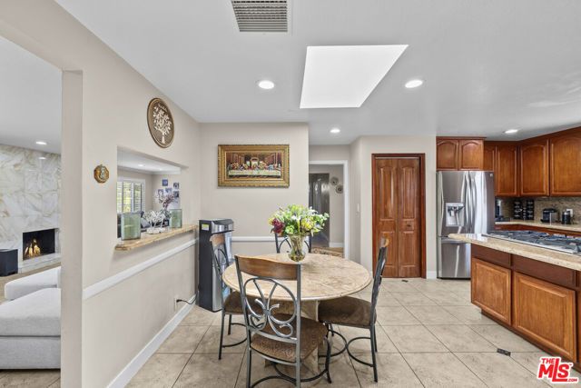 16201 Halsey Street, Los Angeles, CA 91344