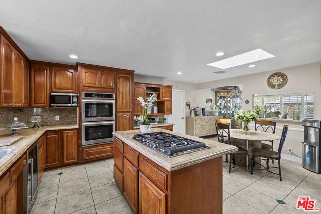 16201 Halsey Street, Los Angeles, CA 91344