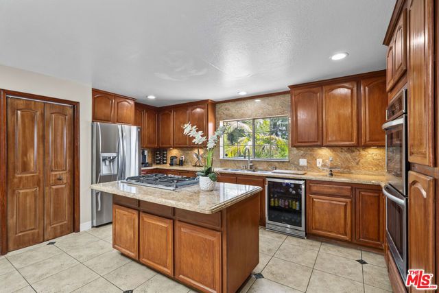 16201 Halsey Street, Los Angeles, CA 91344