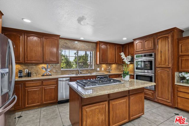 16201 Halsey Street, Los Angeles, CA 91344