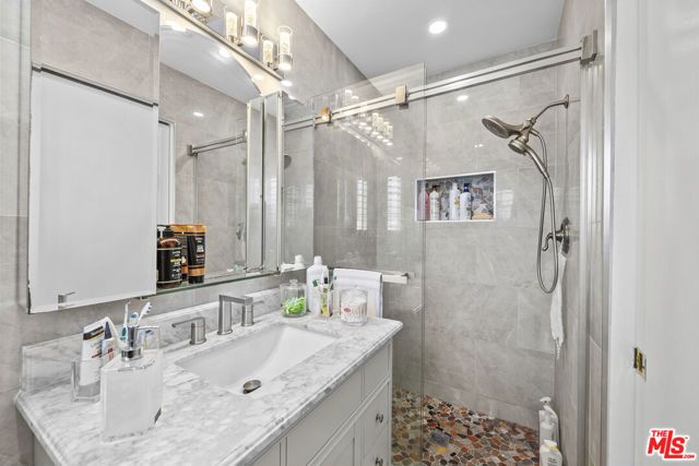 16201 Halsey Street, Los Angeles, CA 91344