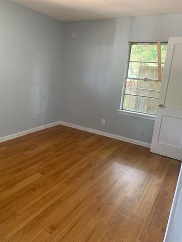 5818 Westover Street, Houston, TX 77033