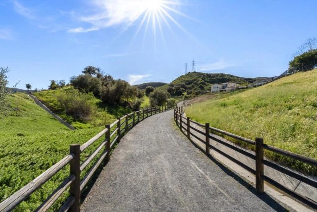 21821 DEER GRASS DR, Escondido, CA 92029