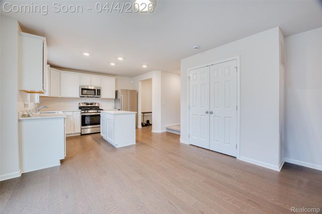 249 Saddleback Court, White Lake Charter Township, MI 48386