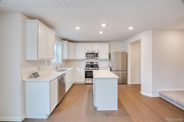 249 Saddleback Court, White Lake Charter Township, MI 48386