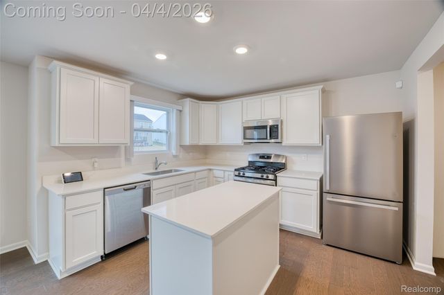 249 Saddleback Court, White Lake Charter Township, MI 48386