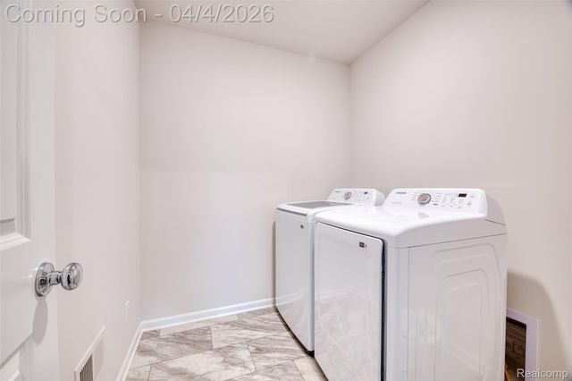 249 Saddleback Court, White Lake Charter Township, MI 48386