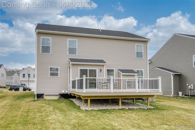 249 Saddleback Court, White Lake Charter Township, MI 48386