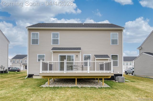 249 Saddleback Court, White Lake Charter Township, MI 48386