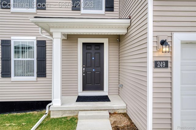 249 Saddleback Court, White Lake Charter Township, MI 48386