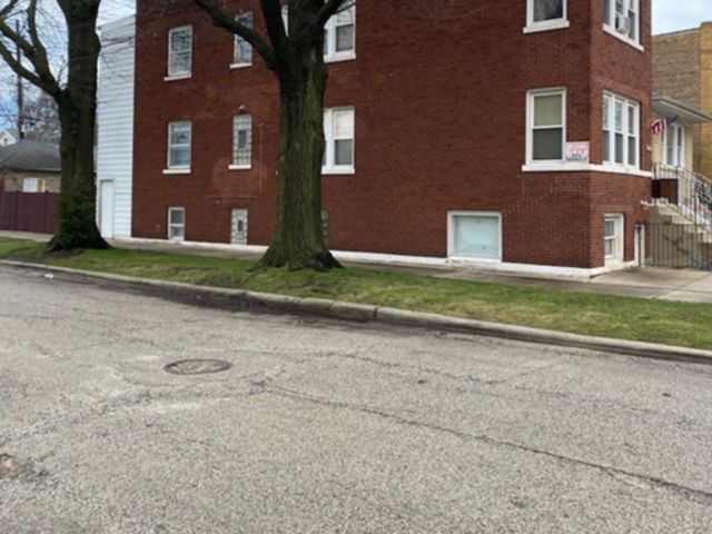 5700 N Parkside Avenue, Chicago, IL 60646