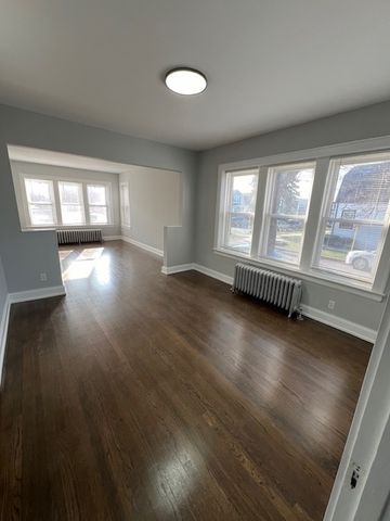 5700 N Parkside Avenue, Chicago, IL 60646