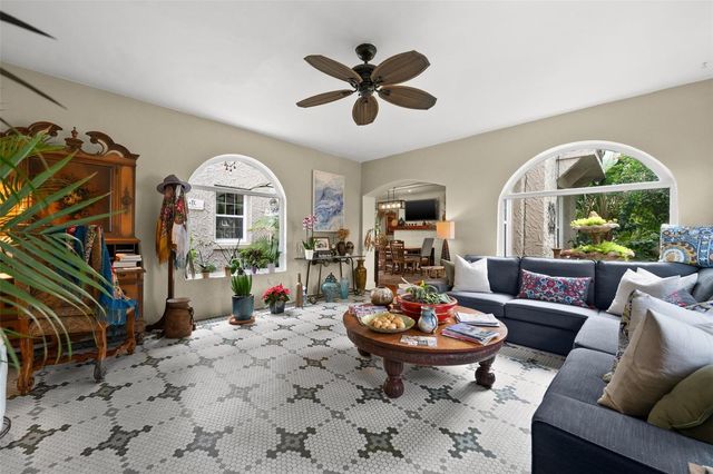 325 49TH STREET N, St Petersburg, FL 33710